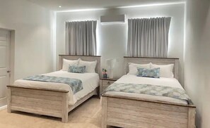 2 Schlafzimmer, Zimmersafe, Schreibtisch, Bügeleisen/Bügelbrett