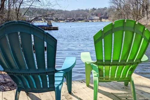 Lakefront Getaway |Private Dock + Free Kayaks
