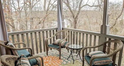 Lakefront Getaway |Private Dock + Free Kayaks