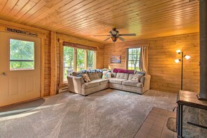 TV, fireplace, DVD player, books - Cozy Riverfront Getaway: Fishing On-Site! (Lacon)