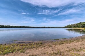 Beach - Cozy Riverfront Getaway: Fishing On-Site! (Lacon)