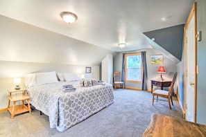 3 bedrooms, desk, travel crib, WiFi