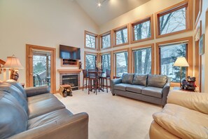 TV, fireplace