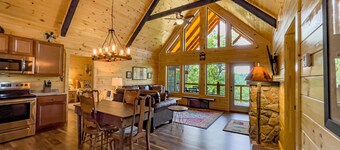 Moondance Cabin at Red River Gorge - Hot Tub