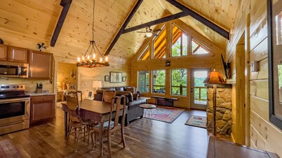 Moondance Cabin at Red River Gorge - Hot Tub