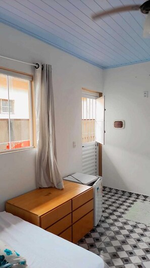 Traditional Triple Room | Free WiFi, bed sheets - Suitesubatuba (Ubatuba)