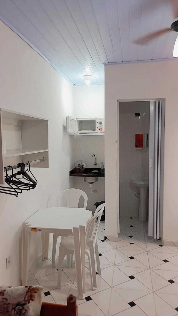 傳統三人房 | 免費 Wi-Fi、床單