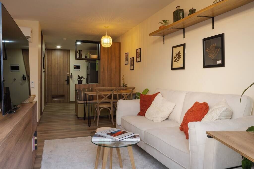 Televisión y oficina 