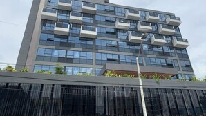 A modern multi-story building with a flat roof, large windows, and balconies. - Organic, Comfy & New loft in Laureles Quarter (Medellín)