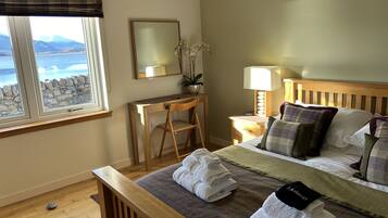 2 Schlafzimmer, Schreibtisch, Bügeleisen/Bügelbrett, Reisekinderbett