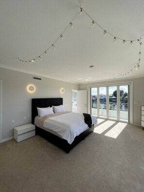 7 chambres, fer et planche à repasser, Wi-Fi, draps fournis