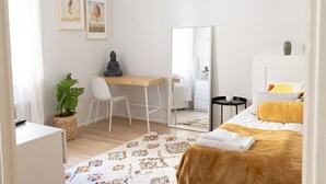 Comfort Studio | Desk, laptop workspace, iron/ironing board, cots/infant beds - 2ndhomes Bright & Spacious City Studio (Helsinki)