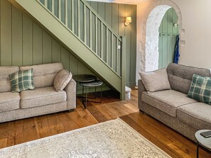 Fireplace - 3 bedroom accommodation in Kettlewell (Kettlewell)