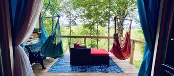 Snug In @Artist Cabin #Relax #reconnect #Love #river #petfriendly