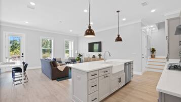 Ferienhaus | Eigene Küche | Großer Kühlschrank, Mikrowelle, Ofen, Herdplatte