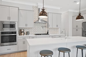 Maison | Cuisine privée | Grand réfrigérateur, micro-ondes, four, plaque de cuisson
