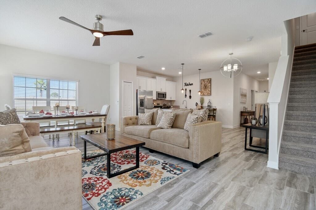 LoCaTeD @ StOrEy LaKe 5/4 10 min to DiSnEy-OrLaNdO