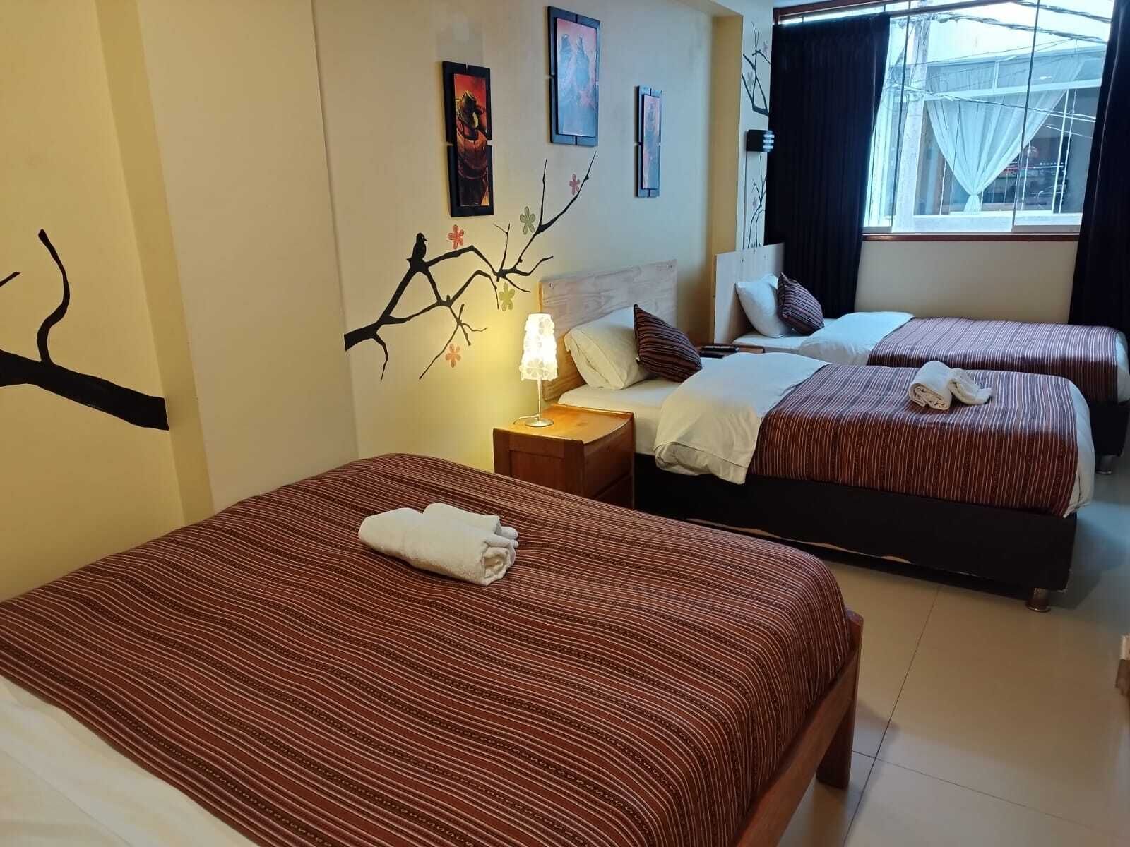 Habitación cuádruple Deluxe | Ropa de cama hipoalergénica y camas con pillow-top 