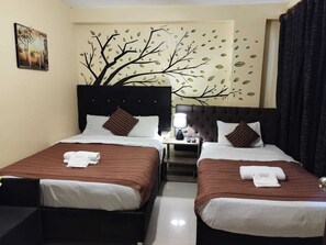 Comfort Triple Room | 1 bedroom, hypo-allergenic bedding, pillow-top beds, in-room safe