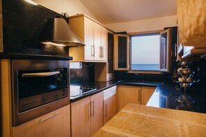 Refrigerador, microondas, parrilla de estufa y lavavajillas 