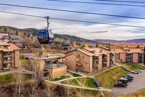 Exterior - LUXURY SKI-IN/OUT CONDO! FREE SHUTTLE/HOT TUB OPEN (Steamboat Springs)