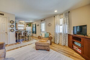 TV - Secluded Tuskahoma Retreat w/ Deck & Views! (Clayton)