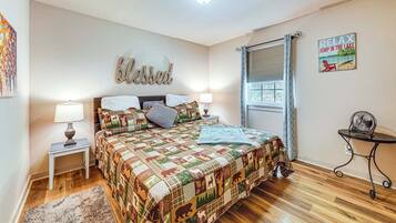 2 Schlafzimmer, Schreibtisch, Bügeleisen/Bügelbrett, Internetzugang