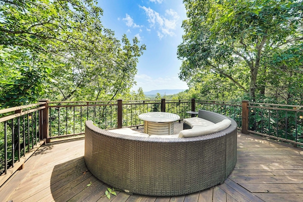 Cabin Exterior | Gas Fire Pit