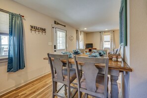 Dining - Secluded Tuskahoma Retreat w/ Deck & Views! (Clayton)