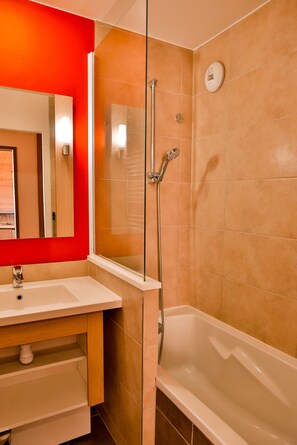 Bathtub, hair dryer, towels, shampoo - Immodreams - L'Igloo - Avoriaz (Avoriaz)