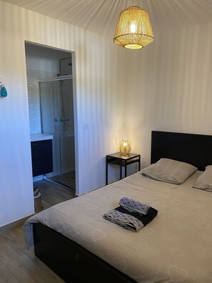2 chambres, lit parapluie, Wi-Fi, draps fournis