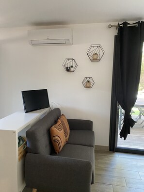 Télévision, chaîne hi-fi