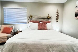 2 sovrum, skrivbord, strykjärn/strykbräda och gratis wi-fi