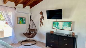 6 Schlafzimmer, Zimmersafe, Schreibtisch, Bügeleisen/Bügelbrett