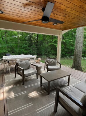 Outdoor dining - Luxury Remodeled 4BR | Downtown Sister Bay (Sister Bay)