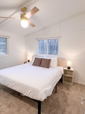 4 bedrooms, desk, travel cot, free WiFi