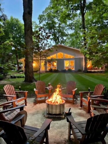 Luxury Remodeled 4BR | Downtown Sister Bay