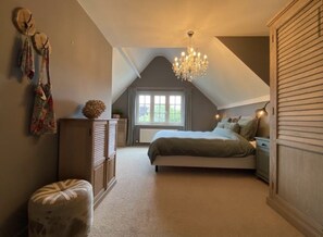 5 bedrooms, in-room safe, desk, iron/ironing board - Atmospheric country house in the green Kempen. (Baarle-Hertog)