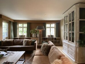 Smart TV, fireplace, foosball, books - Atmospheric country house in the green Kempen. (Baarle-Hertog)