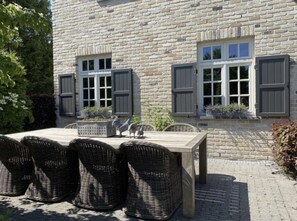 Outdoor dining - Atmospheric country house in the green Kempen. (Baarle-Hertog)