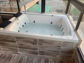 Tina de hidromasaje interior