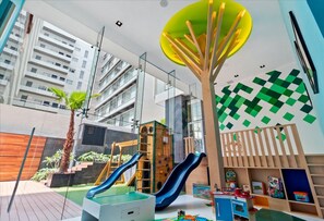 Área de juegos infantiles bajo techo