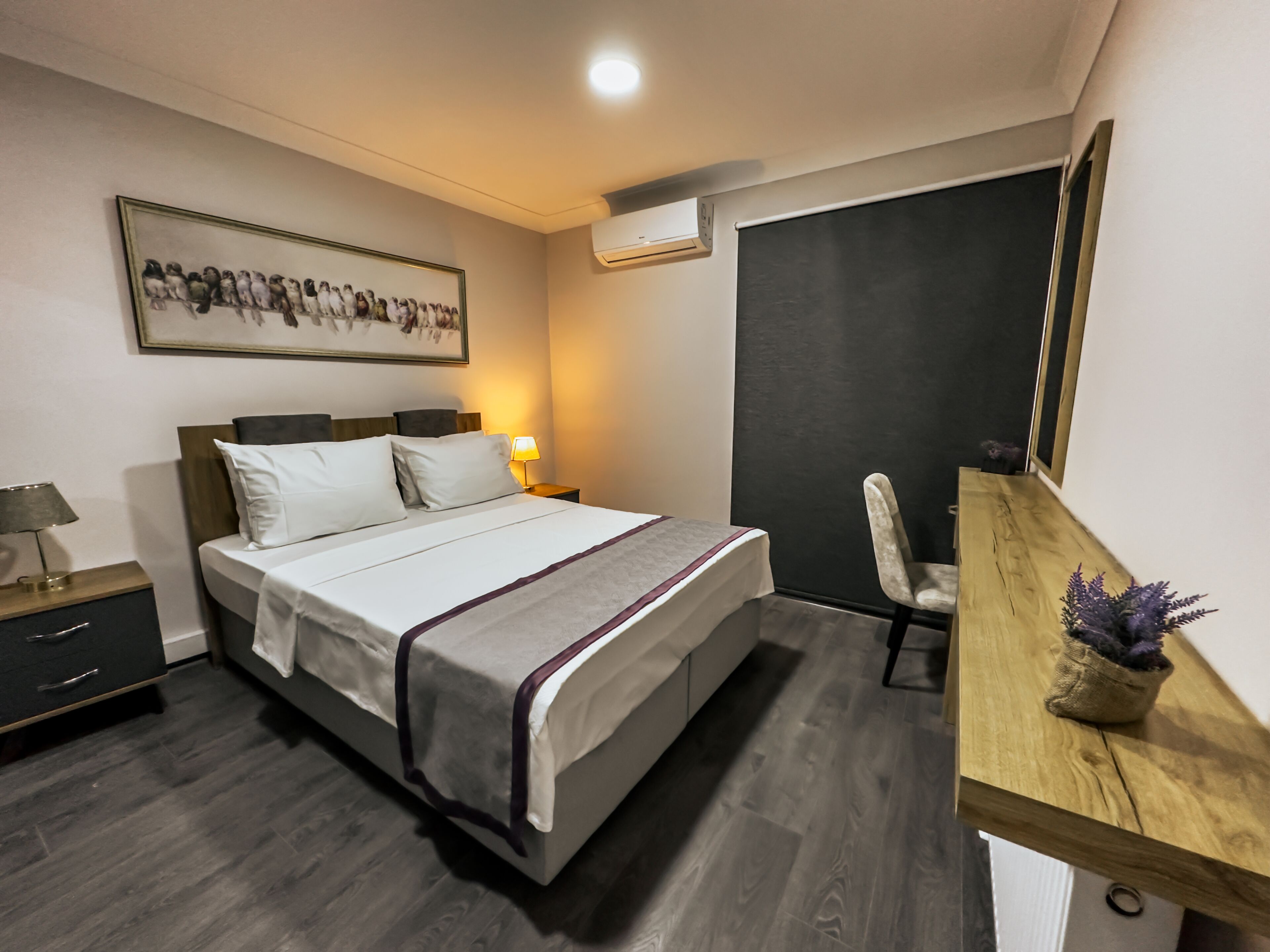 Ropa de cama de alta calidad, minibar, cortinas blackout y wifi gratis 