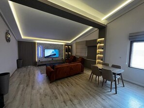 Superior Penthouse, 2 Bedrooms, City View | Living area | 32-inch flat-screen TV with satellite channels - My Smart (Yalova)
