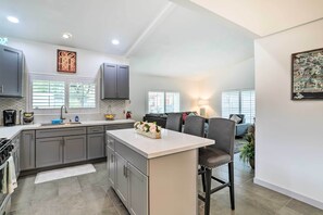 Frigorifero, microonde, piano cottura, macchina per tè/caffè