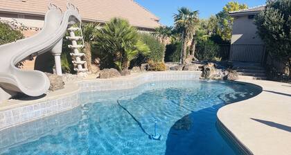 Wonderful large family home, pool, hot tub, outdoor kitchen, Bear Claw Poppy