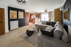 Smart TV, fireplace, video games