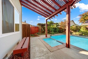 Pool - 5 BD Home/Pool /Game RM/King Bed/High Ceiling (Elk Grove)