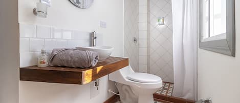 HandtĂŒcher, Seife, Toilettenpapier