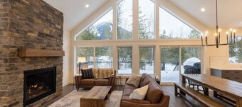 Gorgeous 6 Bedroom with 2 Hot Tubs